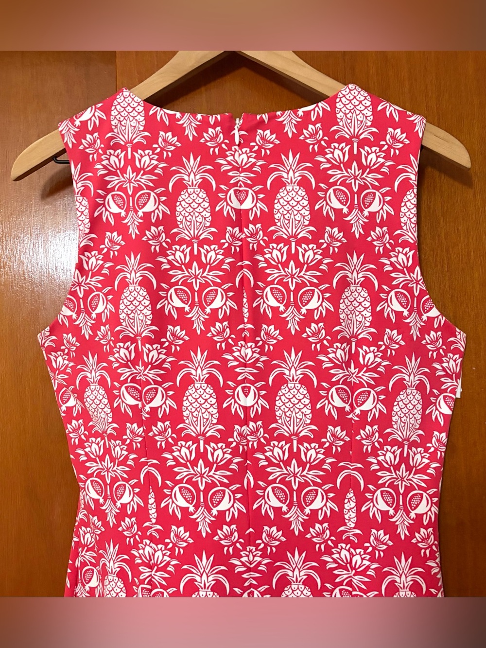 J. McLaughlin Sleeveless Dress Catalina Cloth
Red Pineapple Print Sheath - Picture 7 of 11